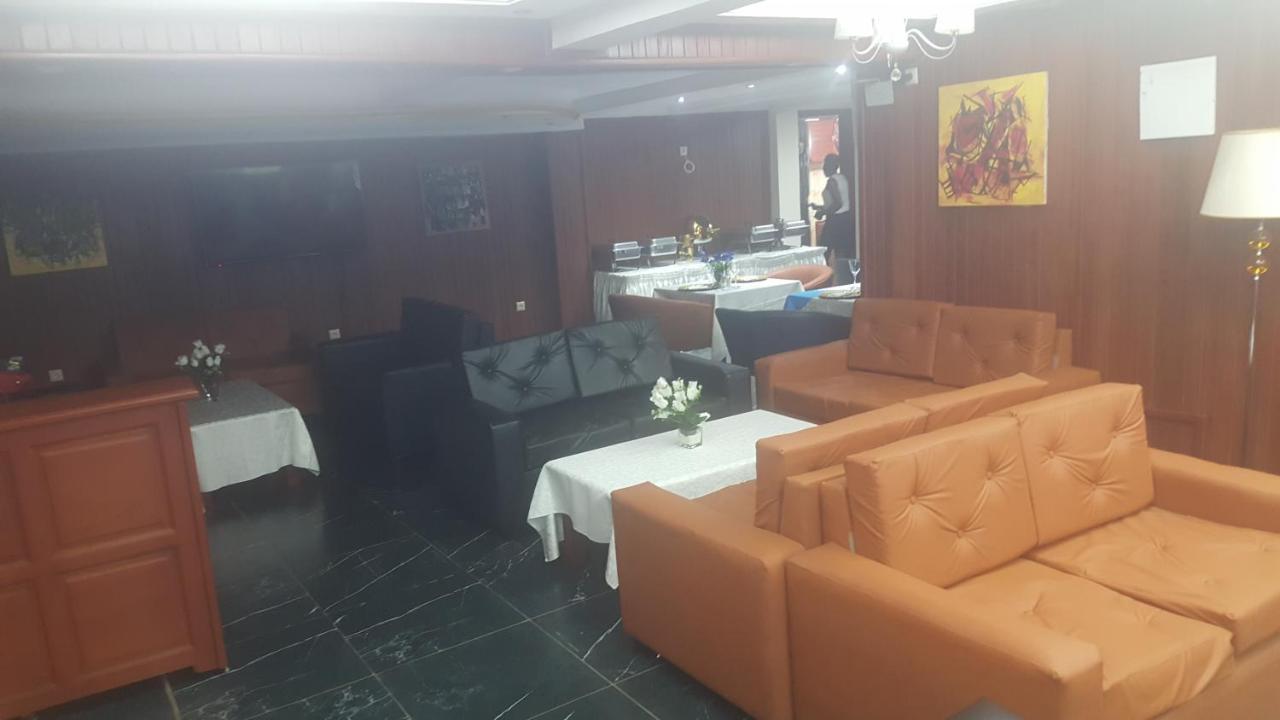 Yaoundé Residences Hotelieres Micheline Et Emile Bastos מראה חיצוני תמונה